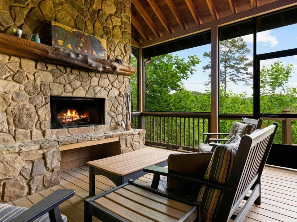 Mtn Cabin w Hot Tub Game Room Grill Views Cabin in Georgia
