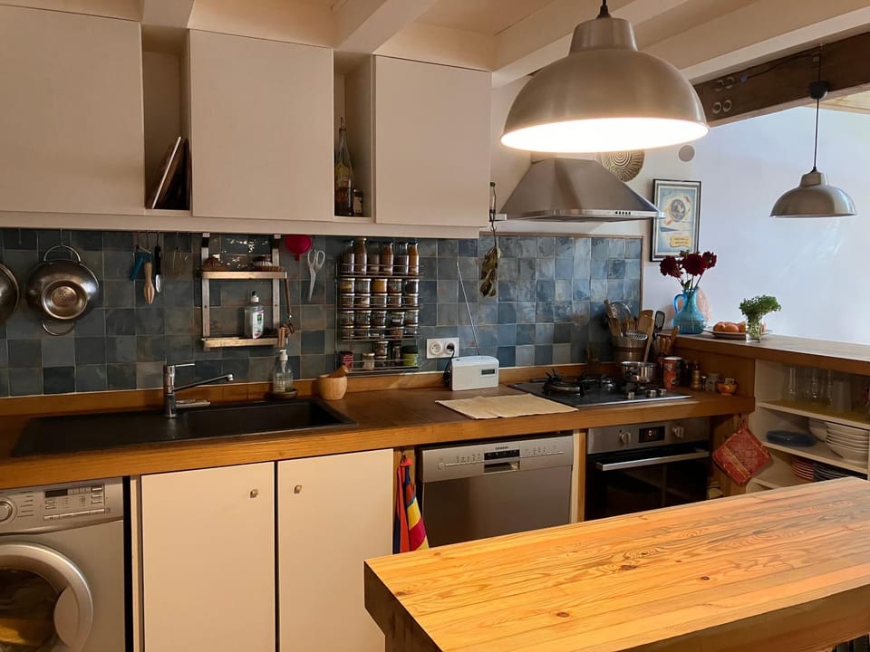 Kitchen or kitchenette, Living room