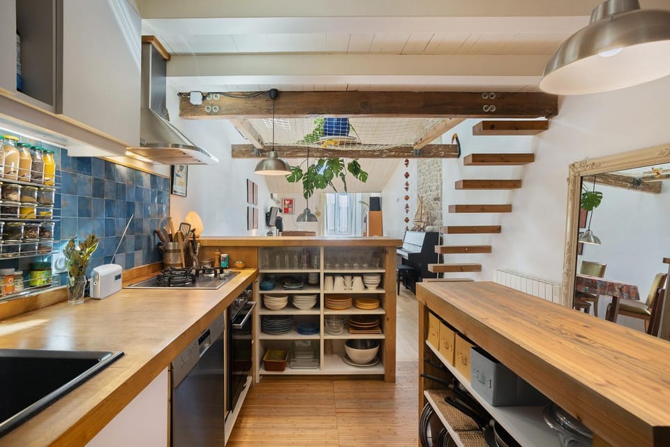 Property building, Kitchen or kitchenette, Living room