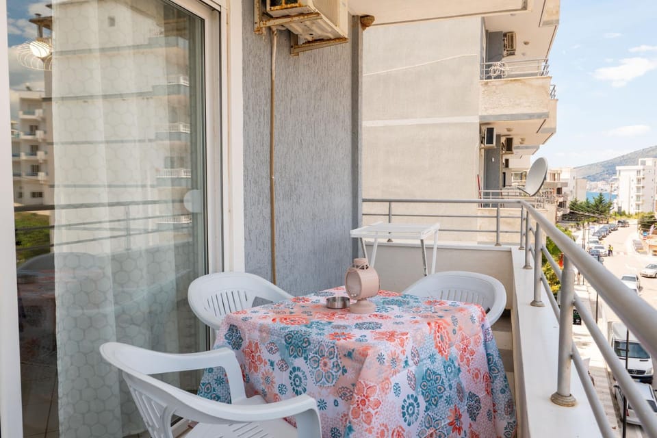Balcony/Terrace, City view, air conditioner
