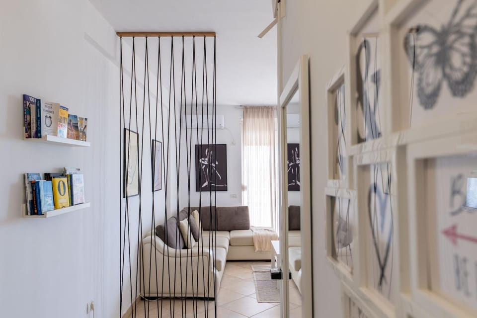 Living room, Decorative detail, Seating area