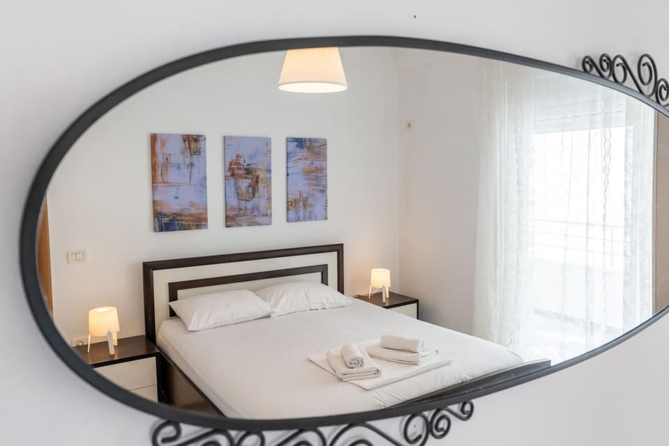 Bed, Balcony/Terrace, Decorative detail, Bedroom