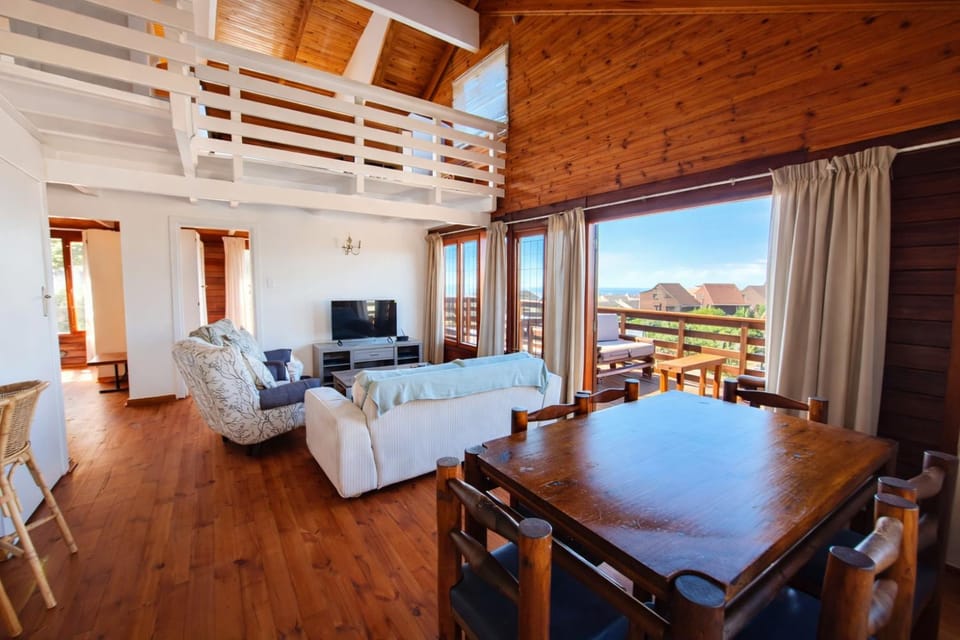 Beach Cabin with a pool Cabin in Port Alfred