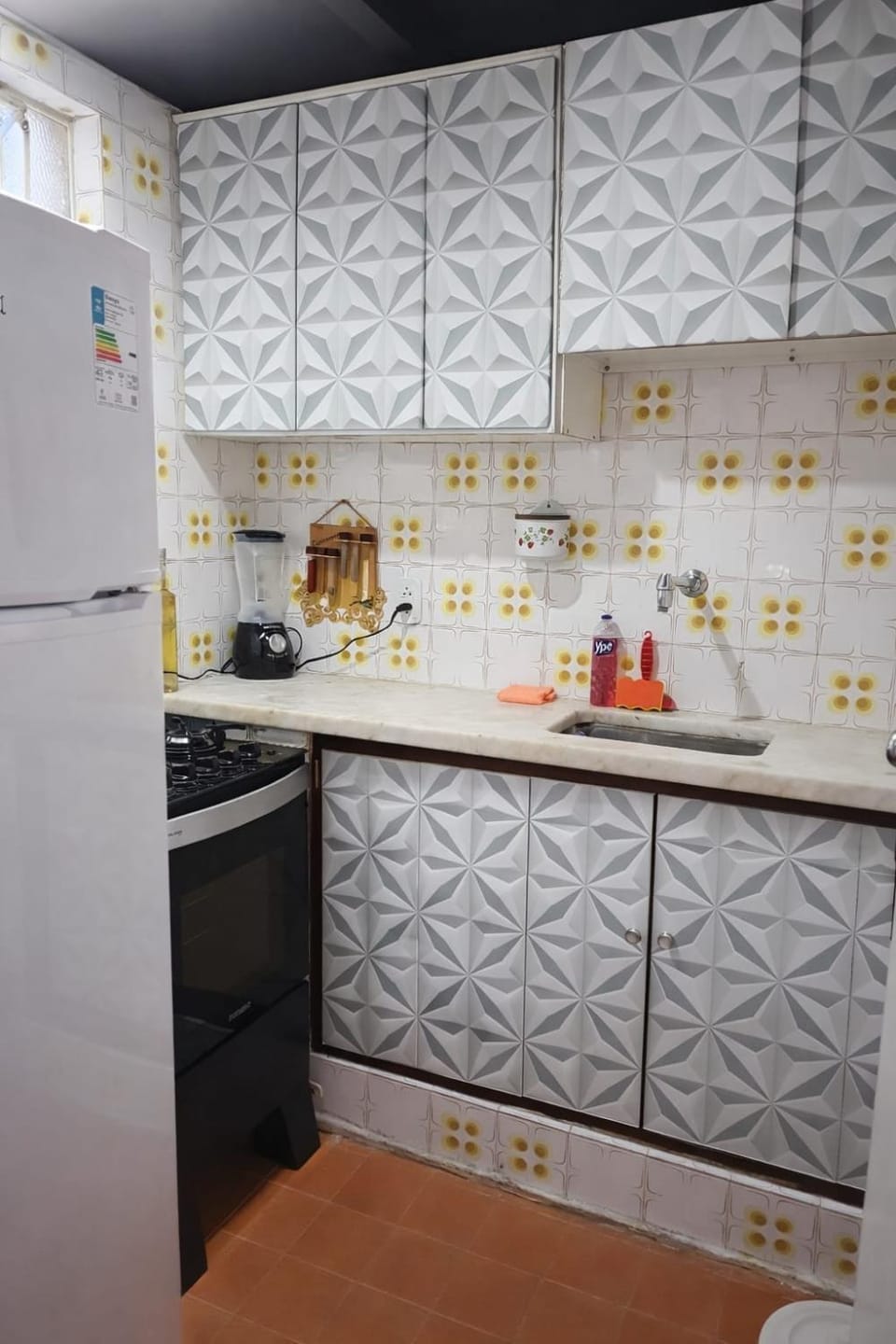 Apartamento a 8 minutos da PRAIA DO FORTE com garagem para 1 carro grátis e Wi-Fi Apartment in Cabo Frio