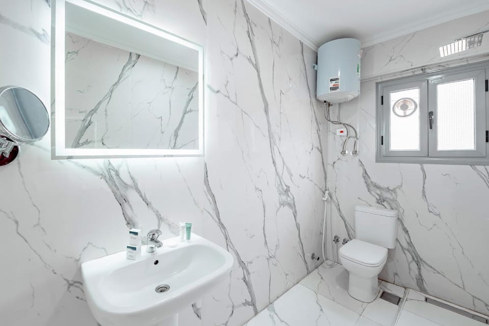 Shower, Toilet, Bathroom, Bath, towels
