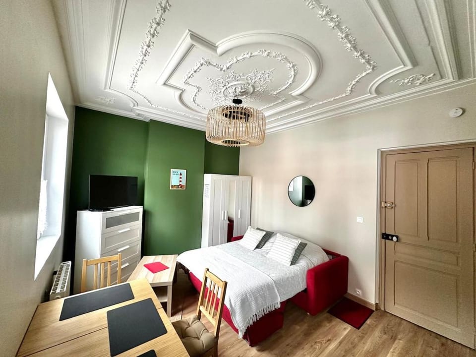 Constantine - elegant studio with private parking Apartment in Berck
