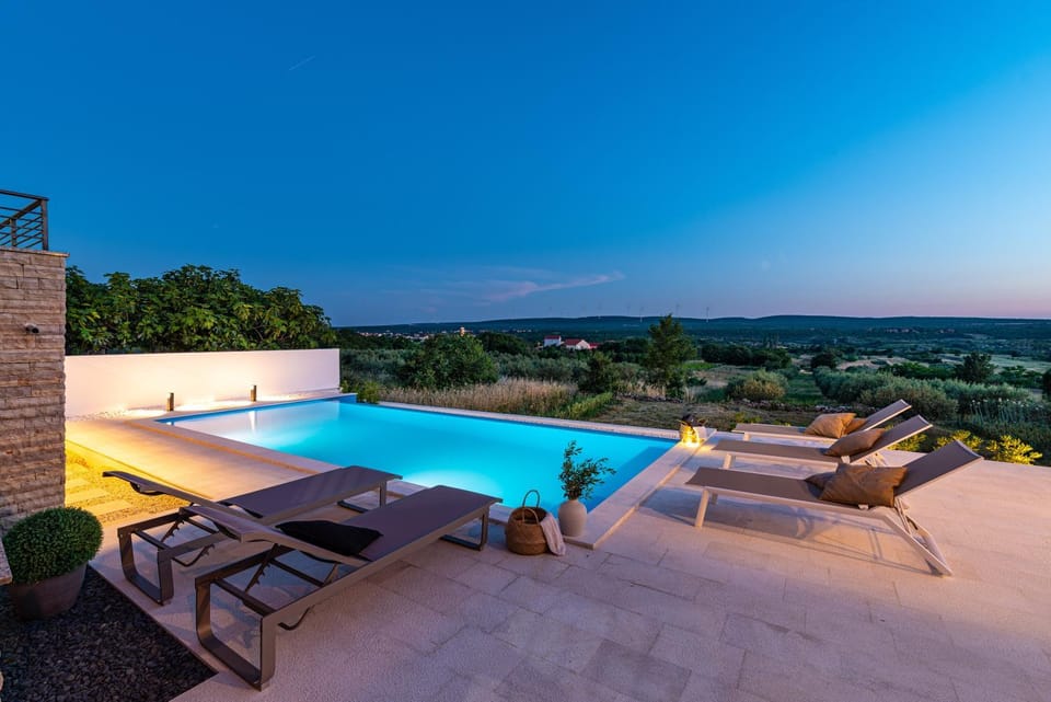 Patio, Day, Natural landscape, View (from property/room), Balcony/Terrace, Pool view, Swimming pool, sunbed