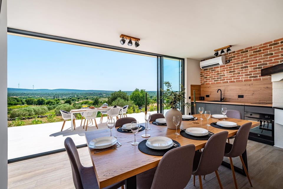 Patio, Day, Natural landscape, BBQ facilities, Balcony/Terrace, Kitchen or kitchenette