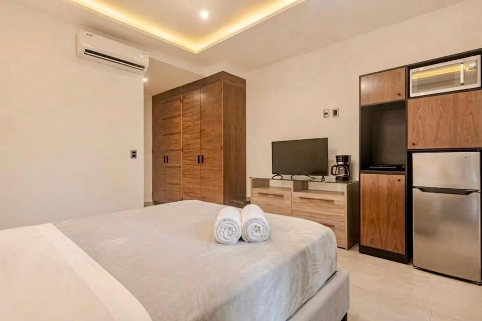 Bed, Bedroom, towels