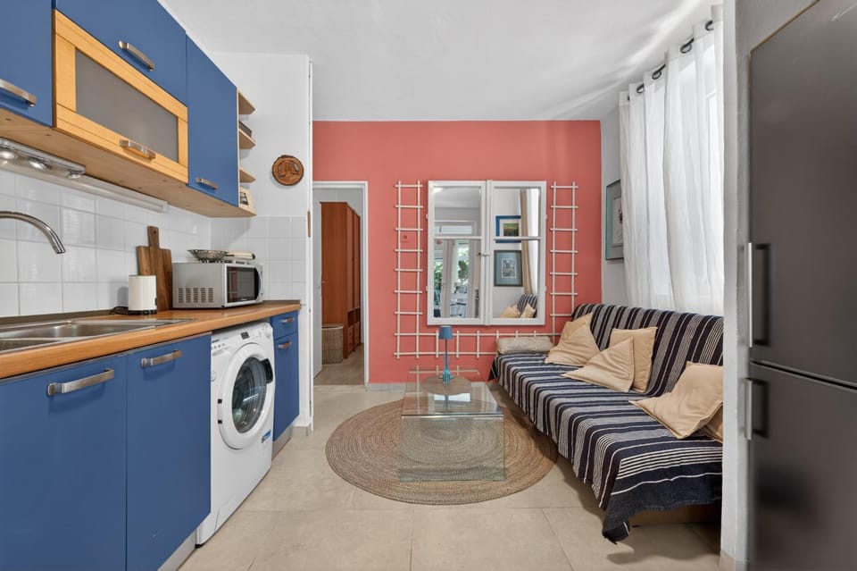 Living room, microwave, washing machine, kitchen