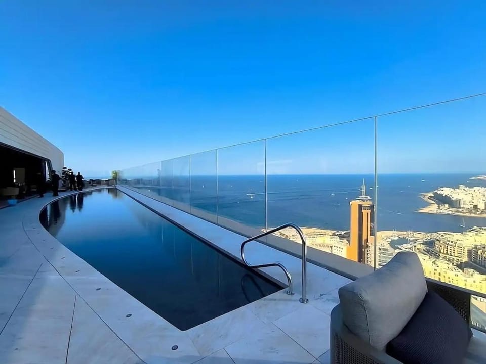 The Mercury Suite Apartment in Saint Julians