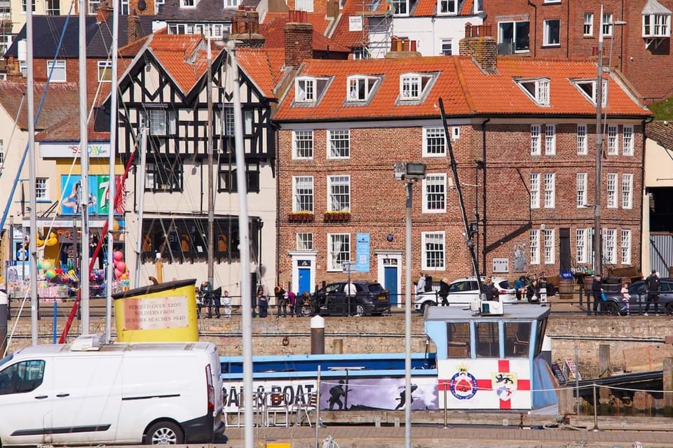 32 Sandside, 5 bedroom, Harbour views, Scarborough House in Scarborough