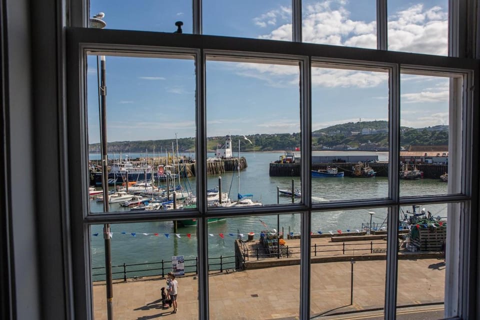 32 Sandside, 5 bedroom, Harbour views, Scarborough House in Scarborough