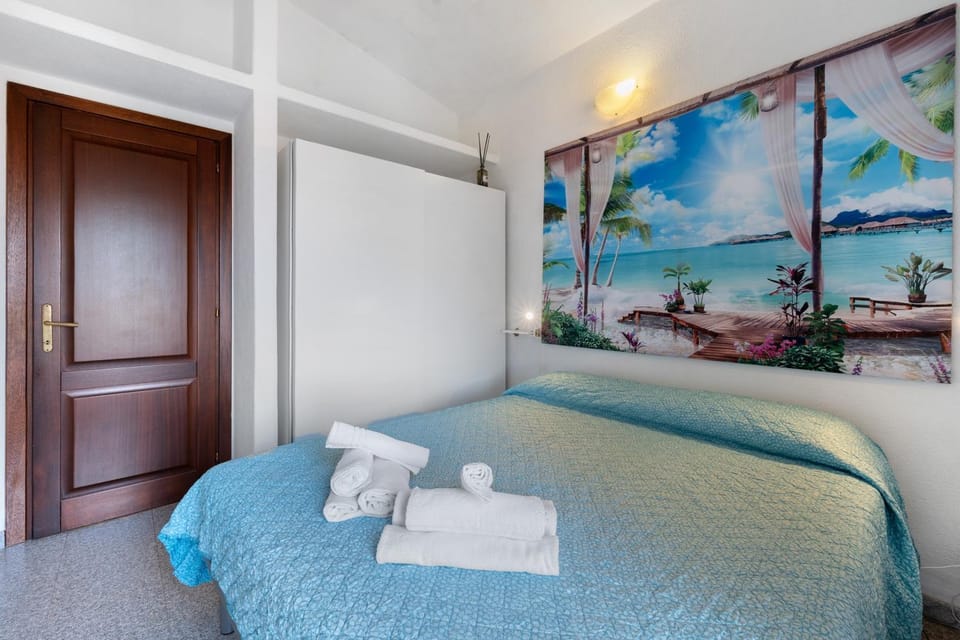 Property building, Living room, Bedroom