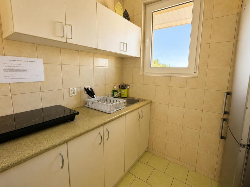 Kitchen or kitchenette, Communal kitchen