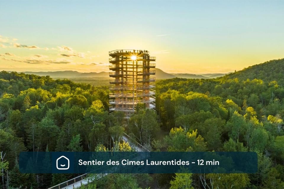 Le Miléna with Private SPA & Sauna, Golf & Pool Chalet in Sainte-Agathe-des-Monts
