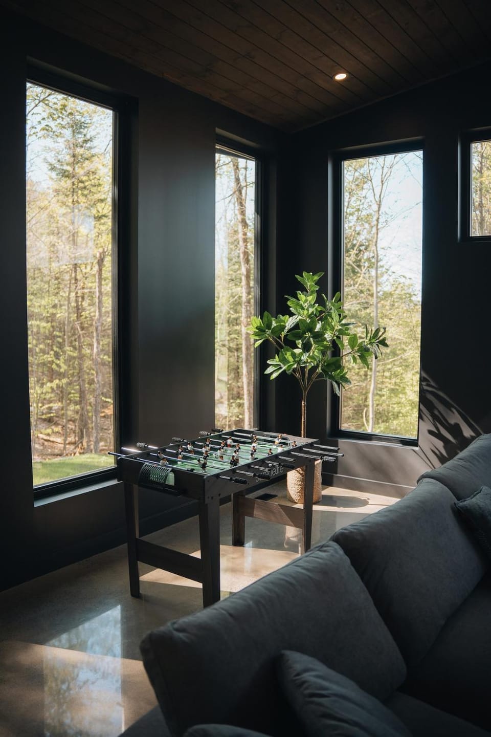 Le Miléna with Private SPA & Sauna, Golf & Pool Chalet in Sainte-Agathe-des-Monts