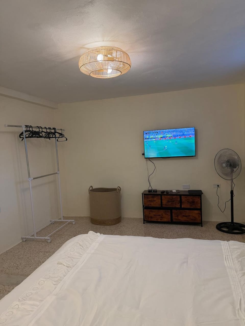 Bed, TV and multimedia, Bedroom