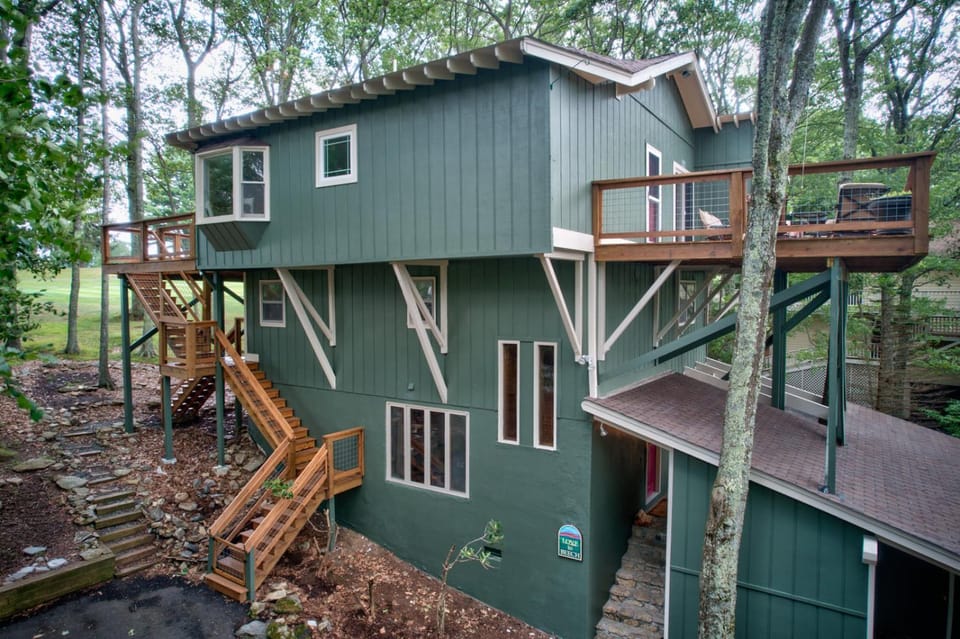 Love to Beech - Beech Mtn on golf course hot tub pool table club access options House in Beech Mountain