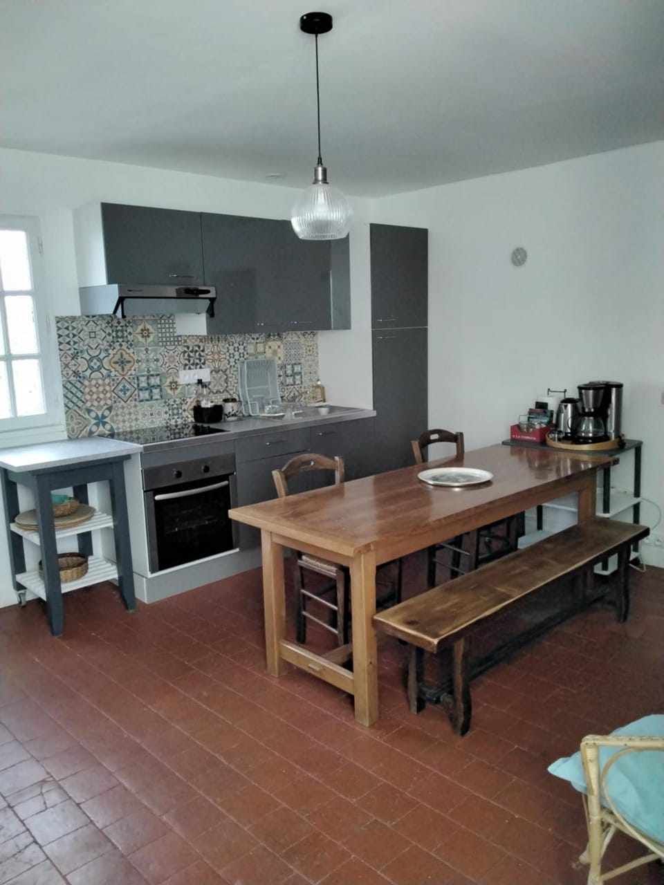 Kitchen or kitchenette, Dining area, stove