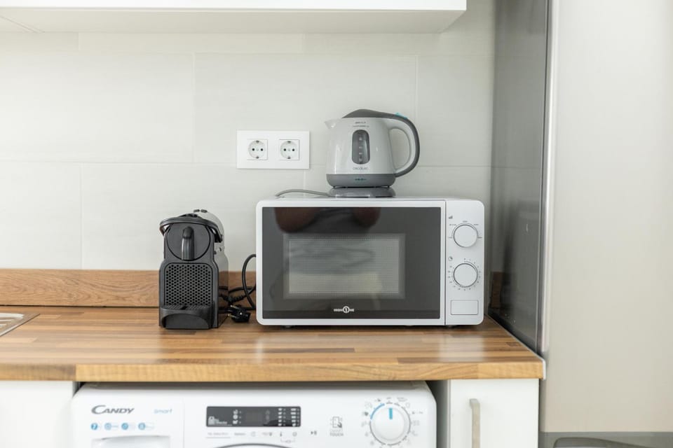Coffee/tea facilities, Kitchen or kitchenette, microwave