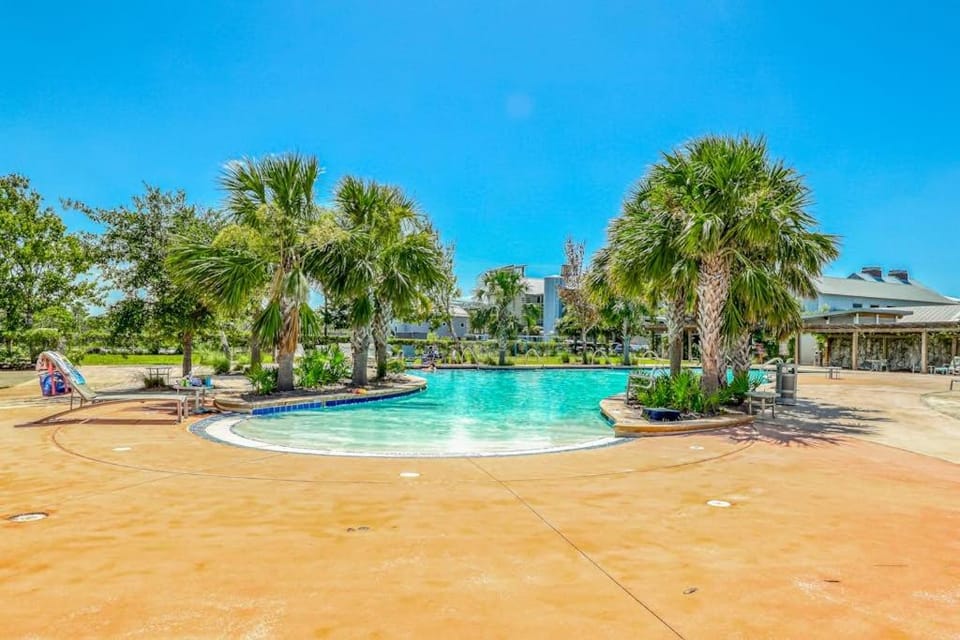 Lovely coastal home with pool access fast WiFi screened patio & great location House in Florida