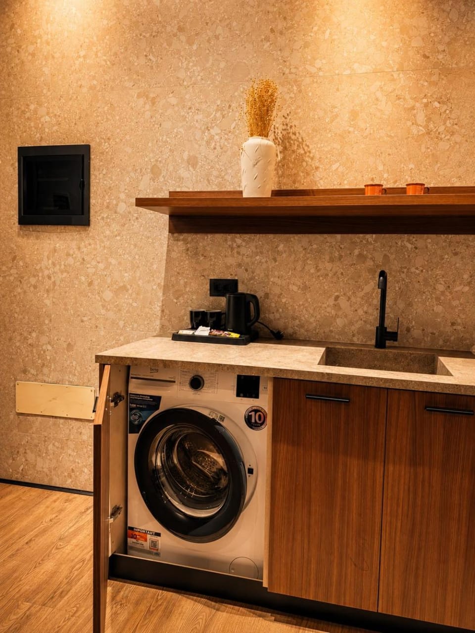 Kitchen or kitchenette, washing machine