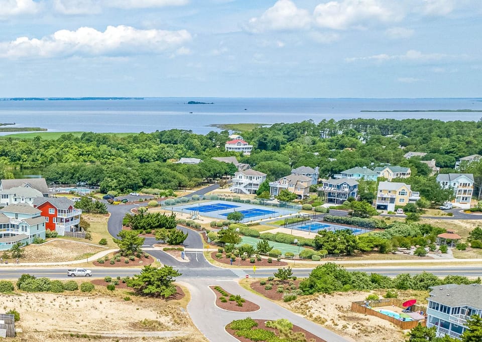 Old Blue Chair - Villages at Ocean Hill, Close to Beach, Community Pools, Pets OK, Flex Stays House in Corolla