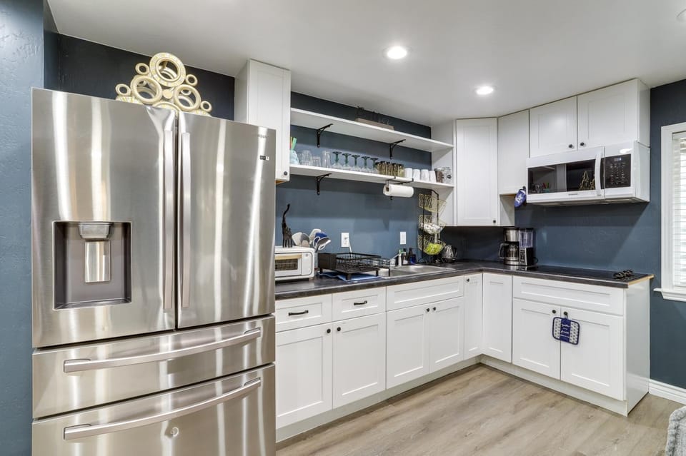5 Mi to Barr Lake! Suburban Family Retreat Apartment in Brighton
