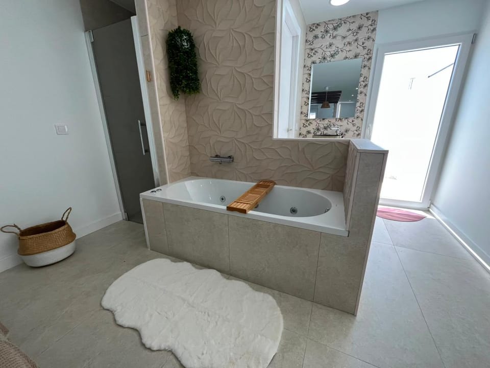 Hot Tub, Bathroom, Bath, towels