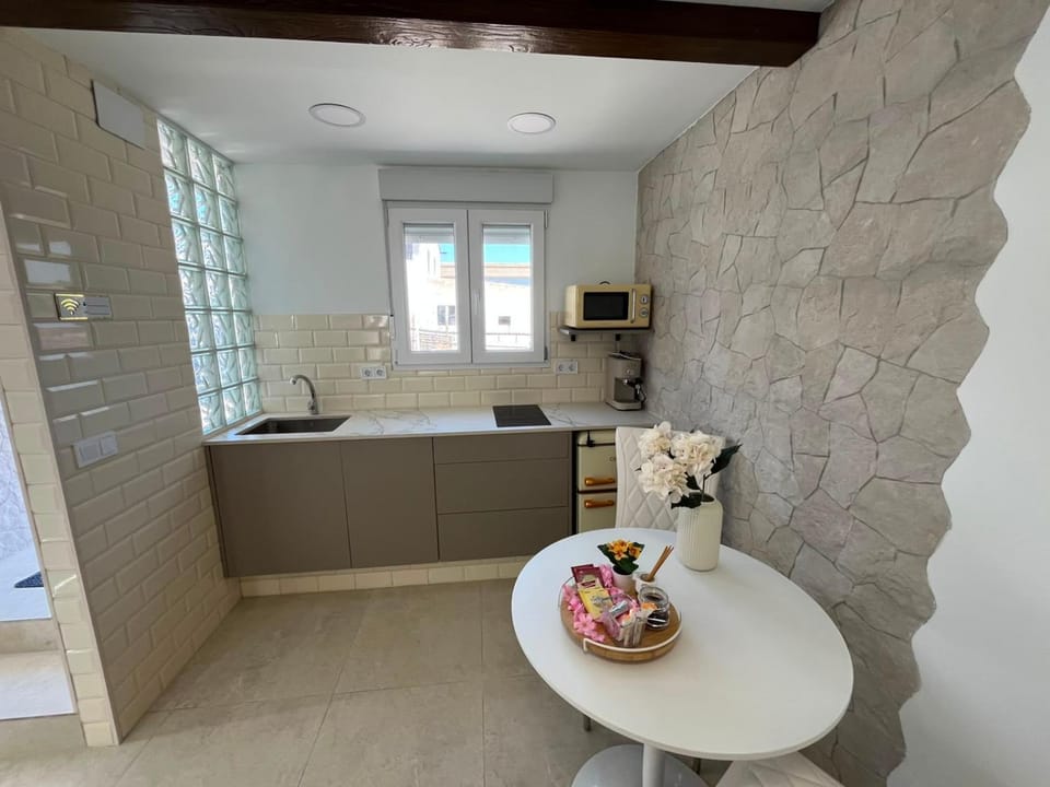 Dining area, kitchen