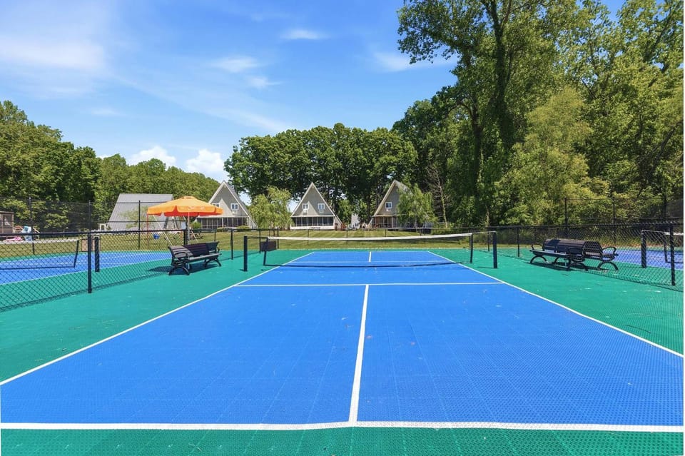 Chalet #8 3BR Lakefront with Resort Amenities Chalet in Lincoln Township