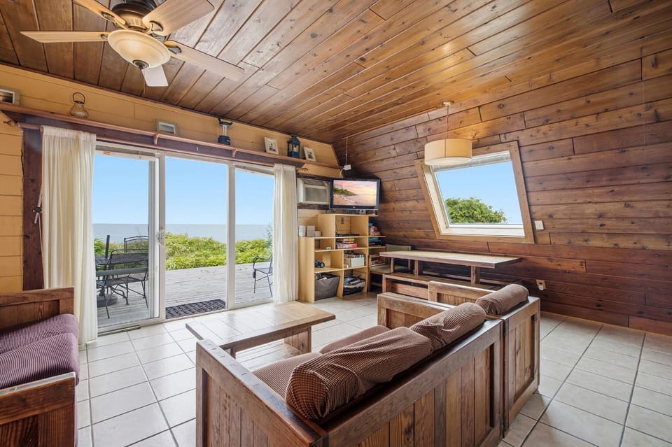 Chalet #8 3BR Lakefront with Resort Amenities Chalet in Lincoln Township