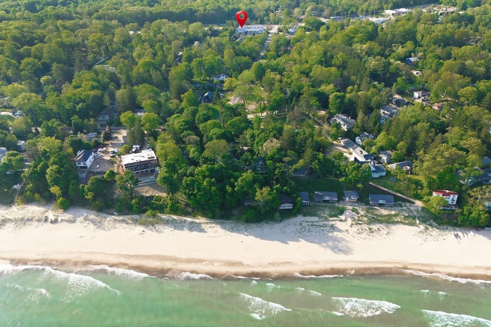 Nearby landmark, Bird's eye view