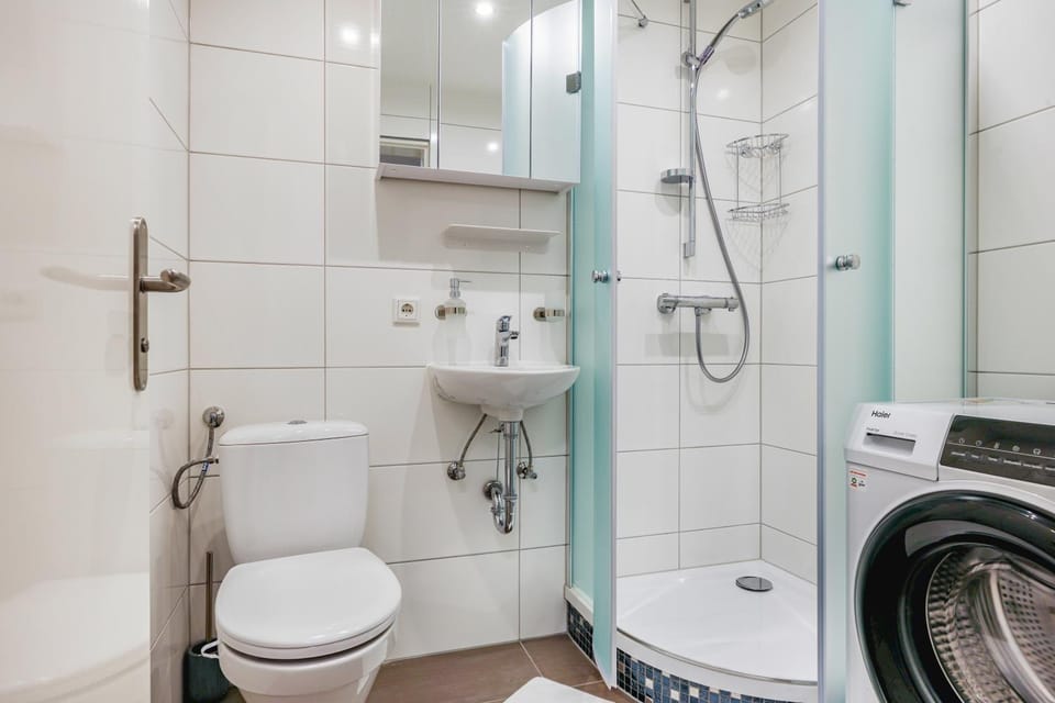 Bathroom, washing machine