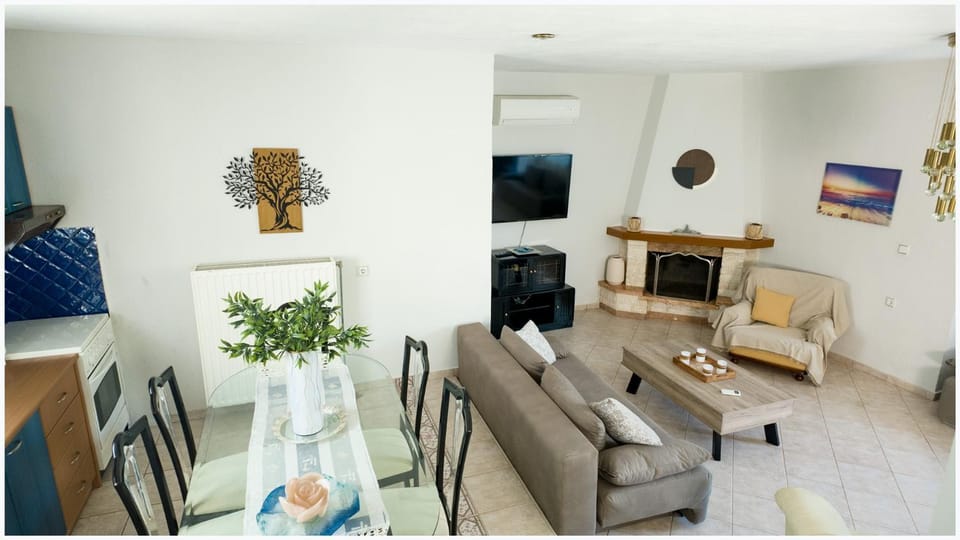 Seating area, Dining area, kitchen