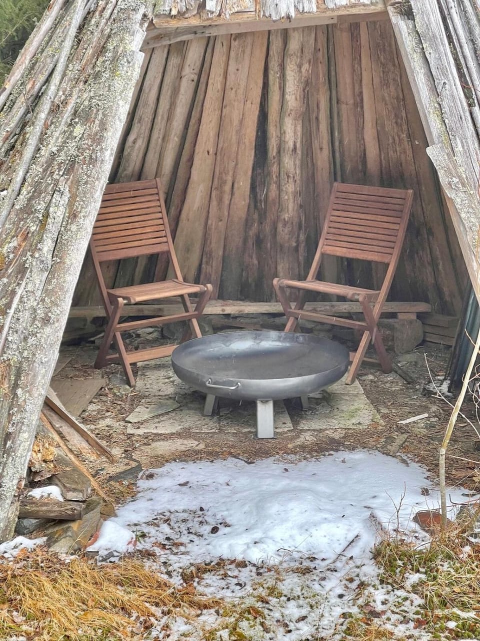 An idyllic little summer cottage in the middle of the nature with Hot tub House in Finland