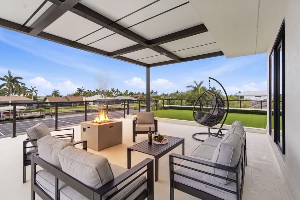 Luxury Gulf Access Villa with Pool, Spa & Waterfront Fun Escape - Villa Metropolis - Roelens House in Sanibel Island