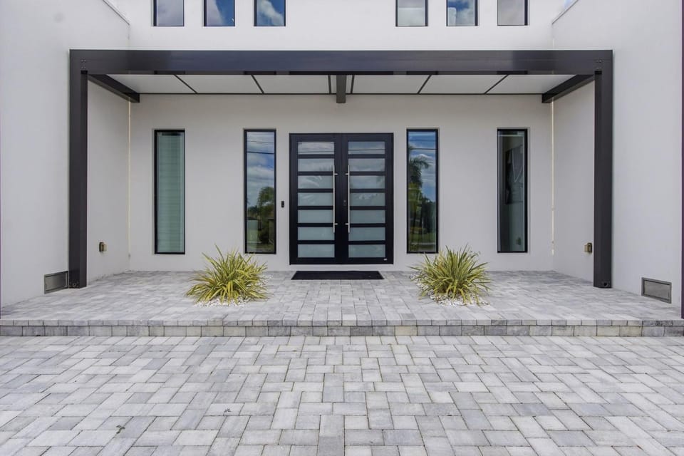 Luxury Gulf Access Villa with Pool, Spa & Waterfront Fun Escape - Villa Metropolis - Roelens House in Sanibel Island