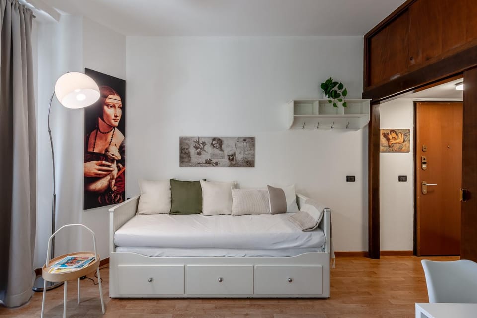 Spring, Bed, Day, Night, Winter, Summer, Living room, Dining area, Autumn, Seasons, Time of day, heating, internet, soundproof, air conditioner