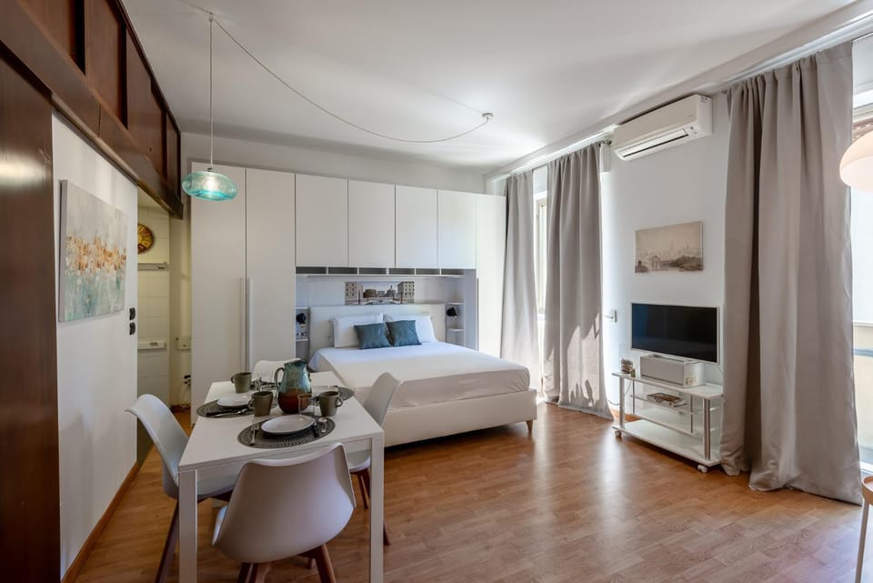 Spring, Bed, Day, Night, Winter, Summer, TV and multimedia, Dining area, Bedroom, Autumn, Seasons, Time of day, soundproof, towels, wardrobe, air conditioner