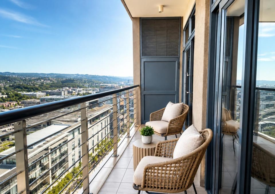 Patio, Natural landscape, Balcony/Terrace, Living room, Seating area, City view, Mountain view