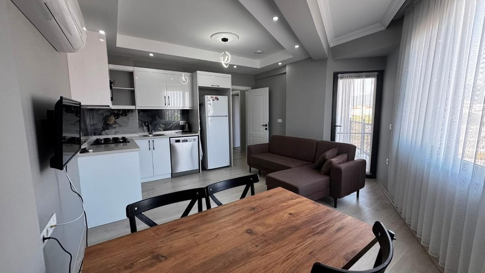 TV and multimedia, Kitchen or kitchenette, Living room, Seating area, Dining area