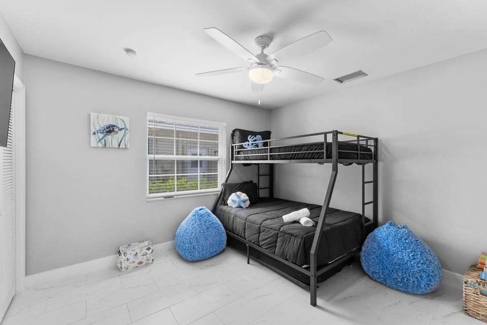 Photo of the whole room, Bedroom, bunk bed
