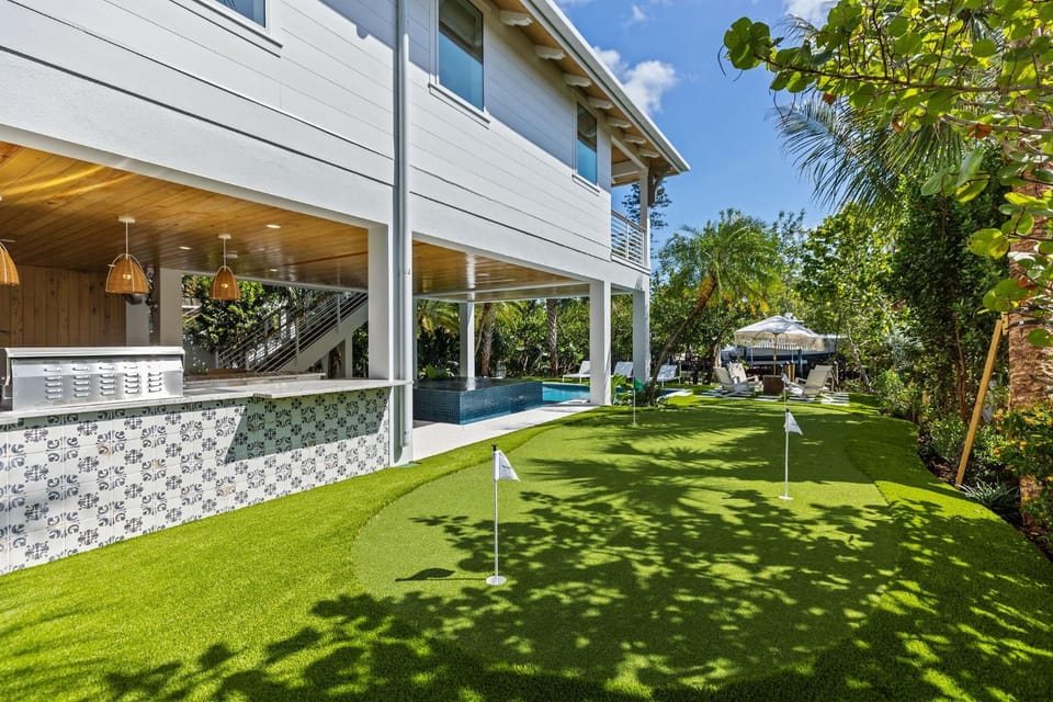 Property building, Patio, Day, Natural landscape, Garden, Minigolf, Swimming pool