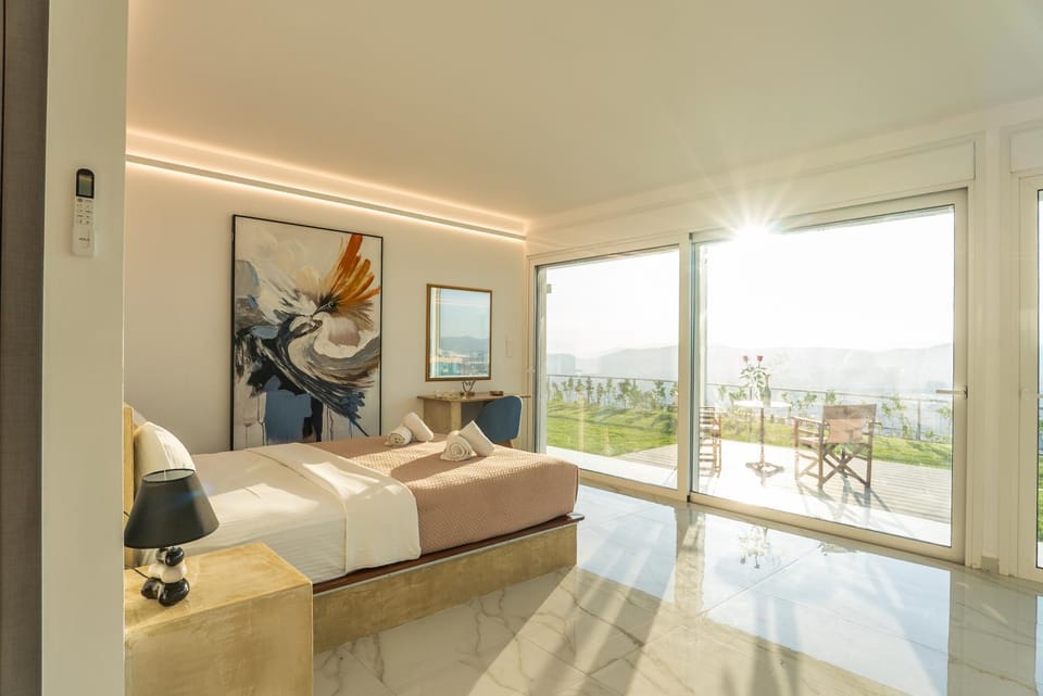 Bed, Natural landscape, View (from property/room), Balcony/Terrace