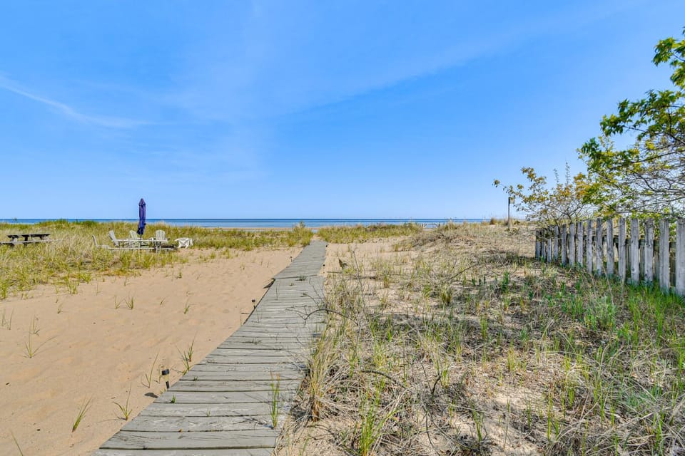 Beachfront Lake Huron Home! Hike, Tube & Unwind House in Michigan