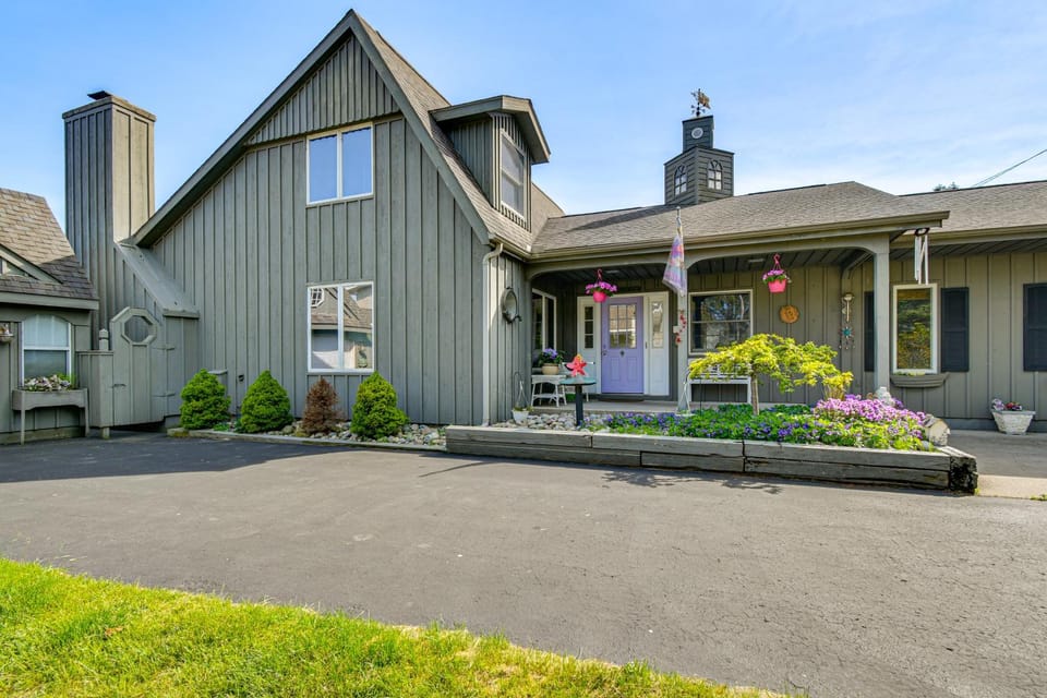 Beachfront Lake Huron Home! Hike, Tube & Unwind House in Michigan