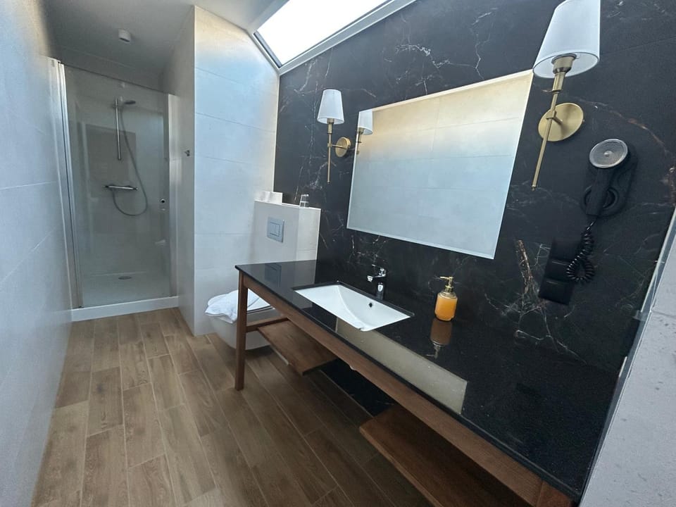 Shower, Bathroom, towels
