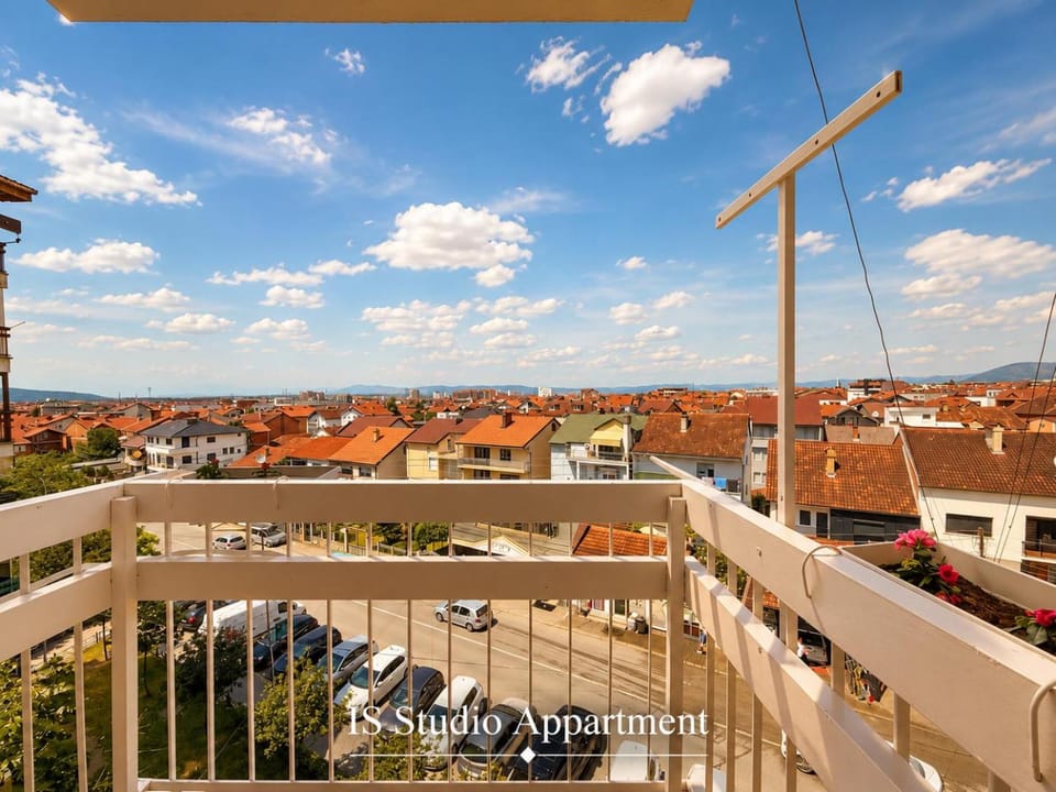 View (from property/room), Balcony/Terrace, City view